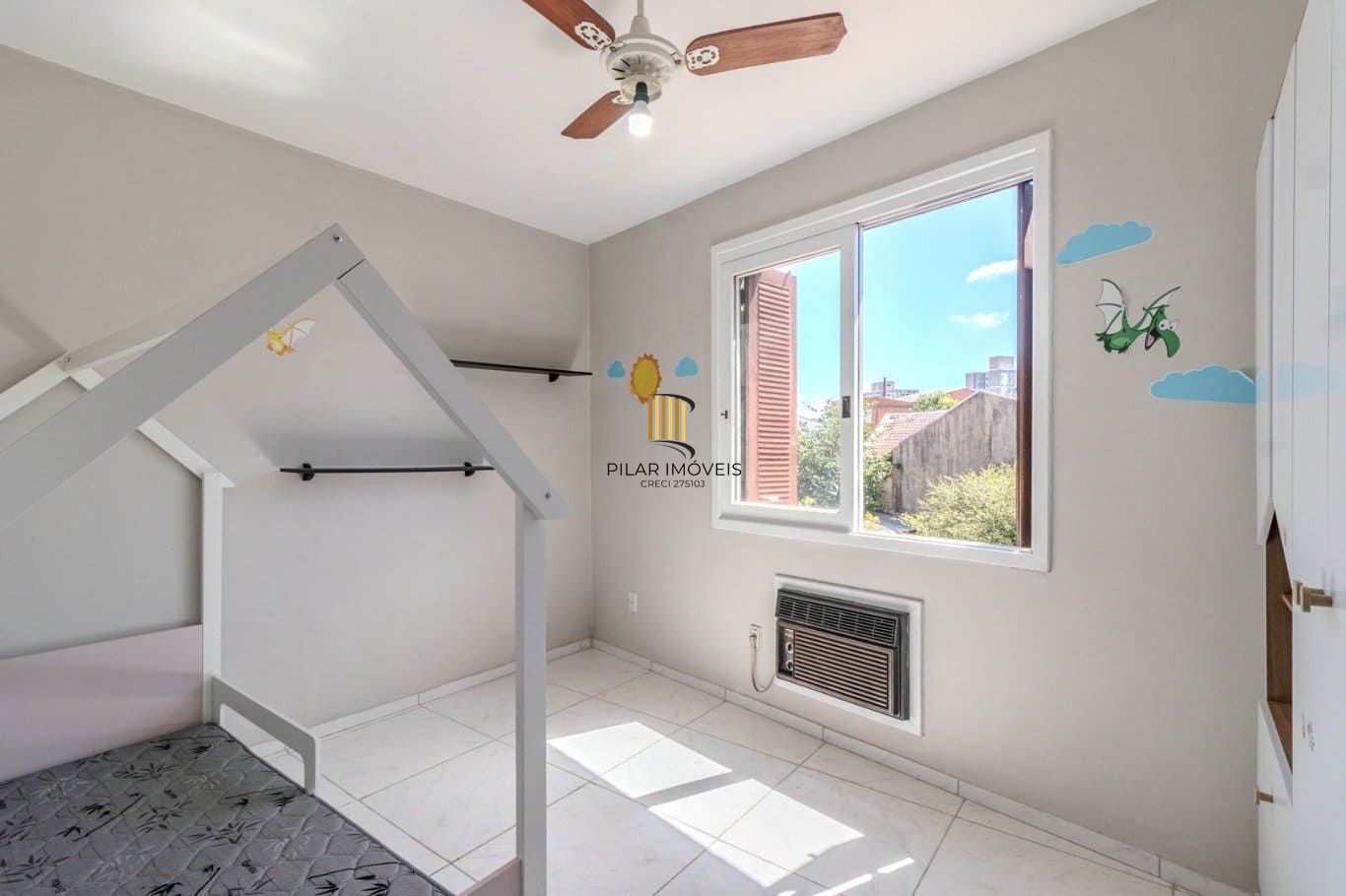 Apartamento de 2 dormitórios à venda em Vila Ipiranga, Porto Alegre.