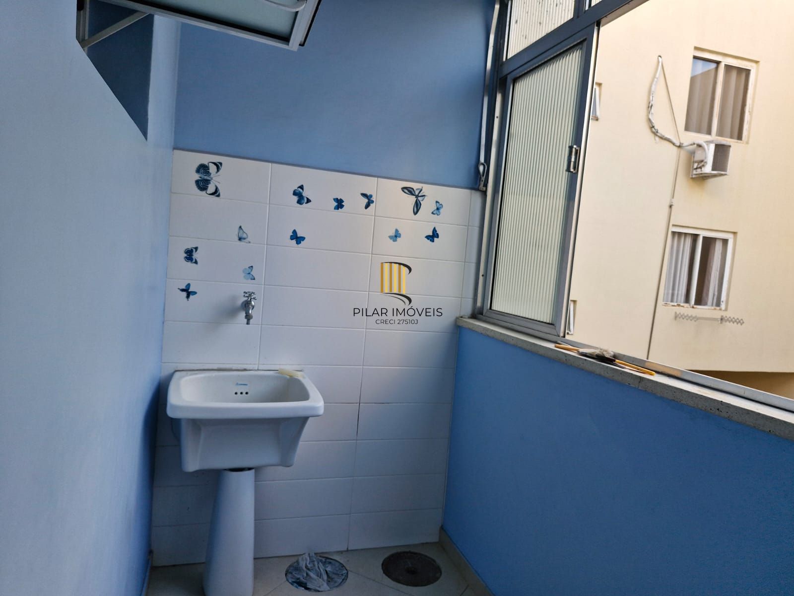 Ampla cobertura com 123m², 2 dormitórios, 1 vaga coberta por convenção.