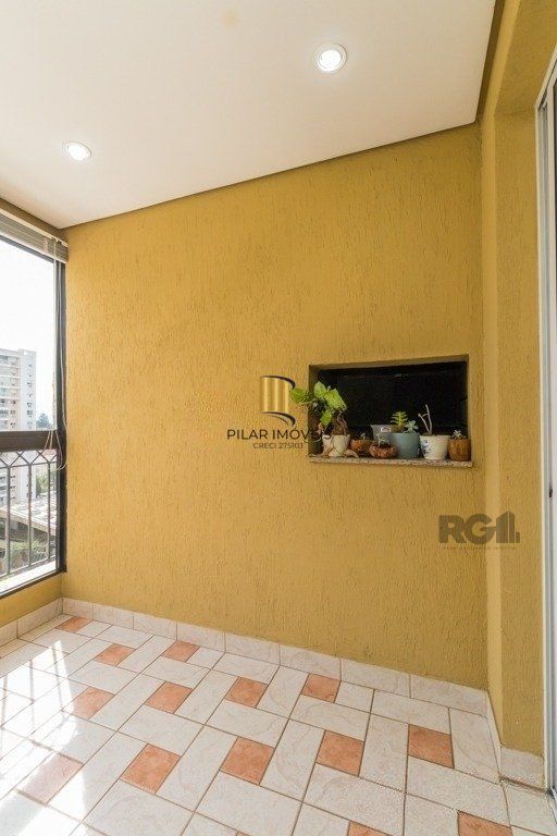 Apartamento 95m² - semi mobiliado, 3 dormitórios, 1 suíte e 2 vagas no bairro Passo da Areia