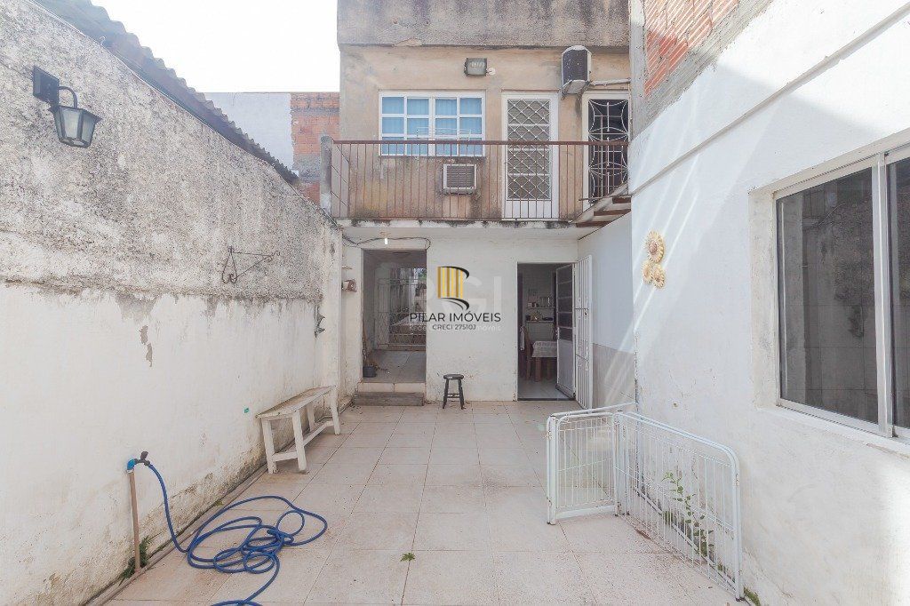 Casa 4 Dormitório(s) Bairro Glória