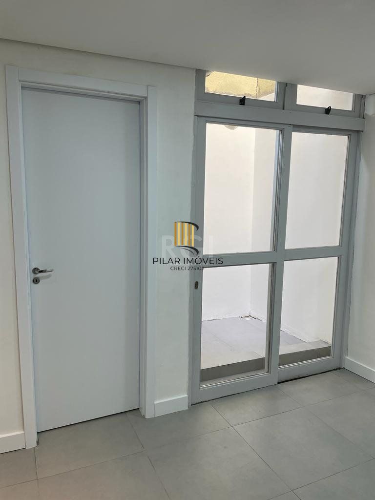 Apartamento térreo - 1 suíte, pátio e lavabo no bairro Petrópolis