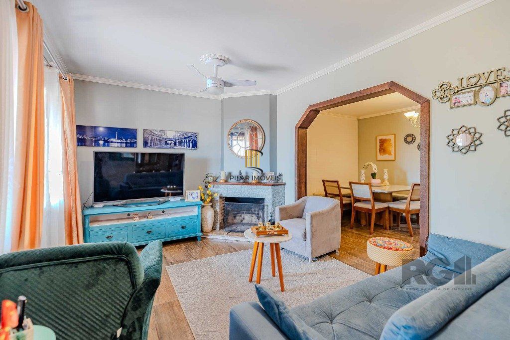 Casa com 234m², 3 dormitórios, 3 vagas no bairro Partenon