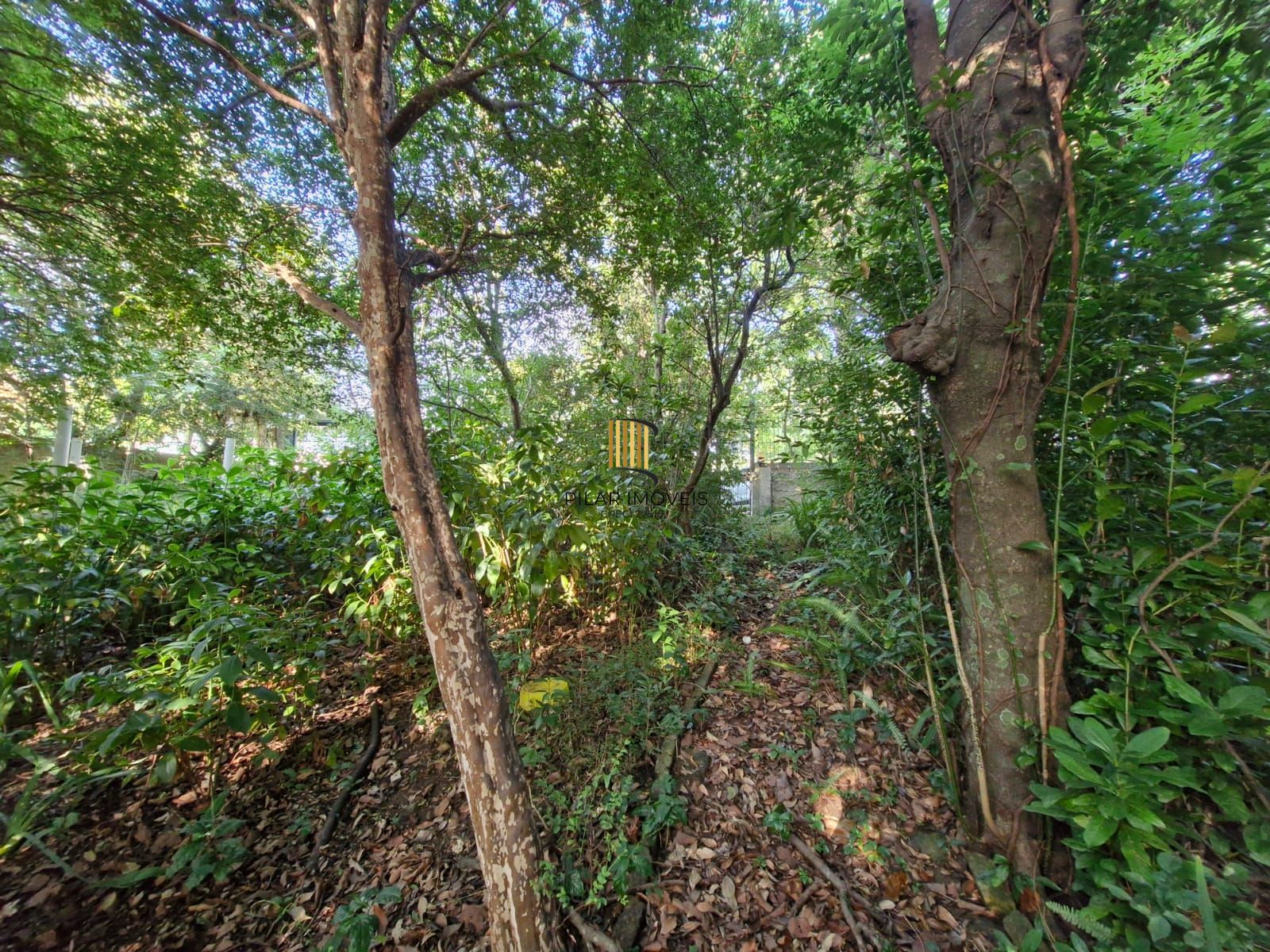 Terreno de esquina com 1.430m² no em Teresópolis.