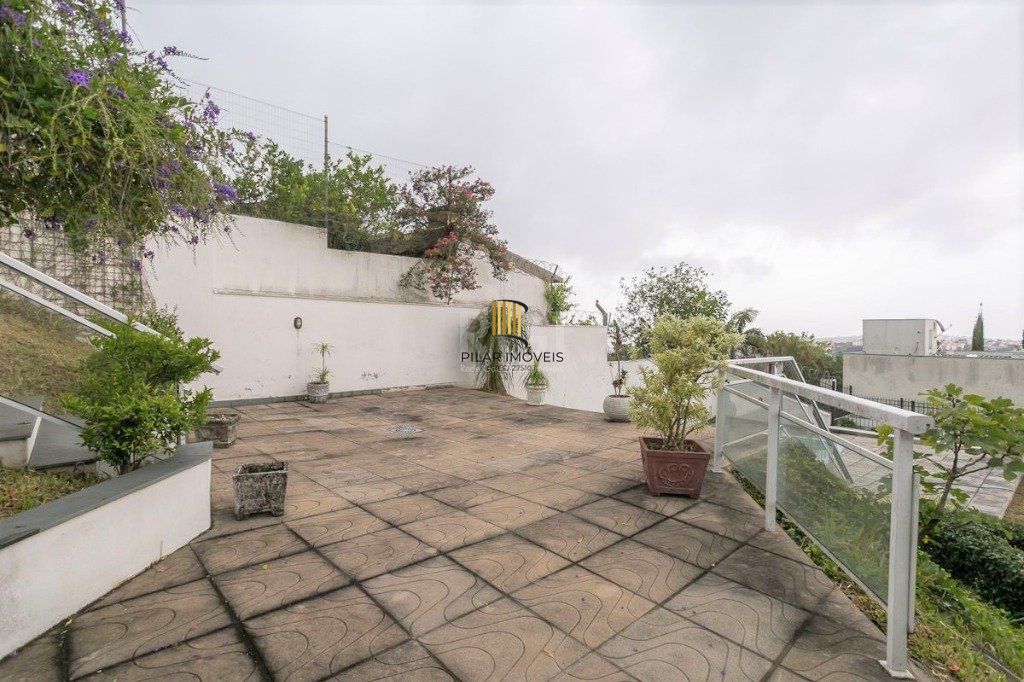Casa para Venda - 279m², 3 dormitórios, sendo 1 suites, 4 vagas - Teresópolis