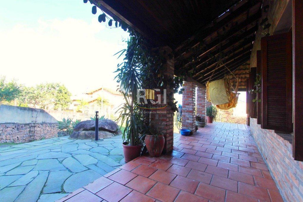 Casa para Venda - 269.06m², 4 dormitórios, sendo 2 suites, 5 vagas - Teresópolis