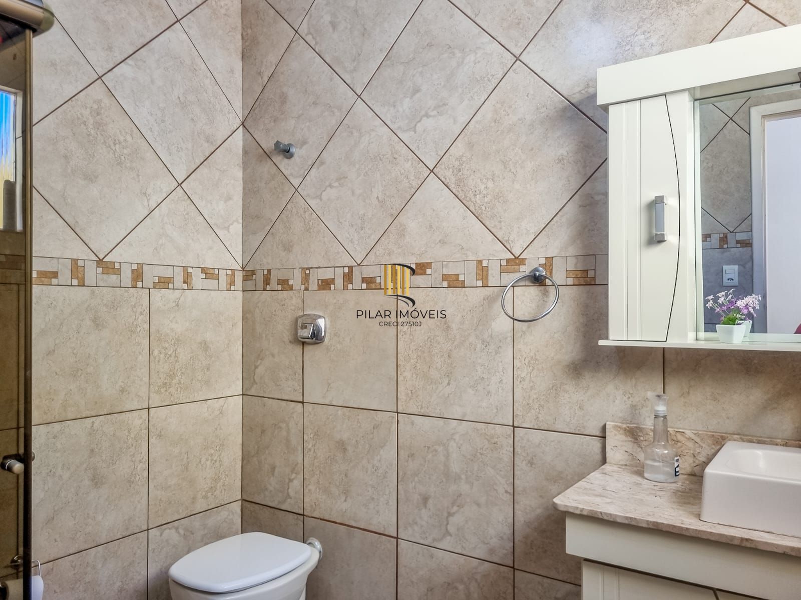 Casa Térrea 280 m²  em Teresópolis – 4 Dorms, Escritório e Edícula