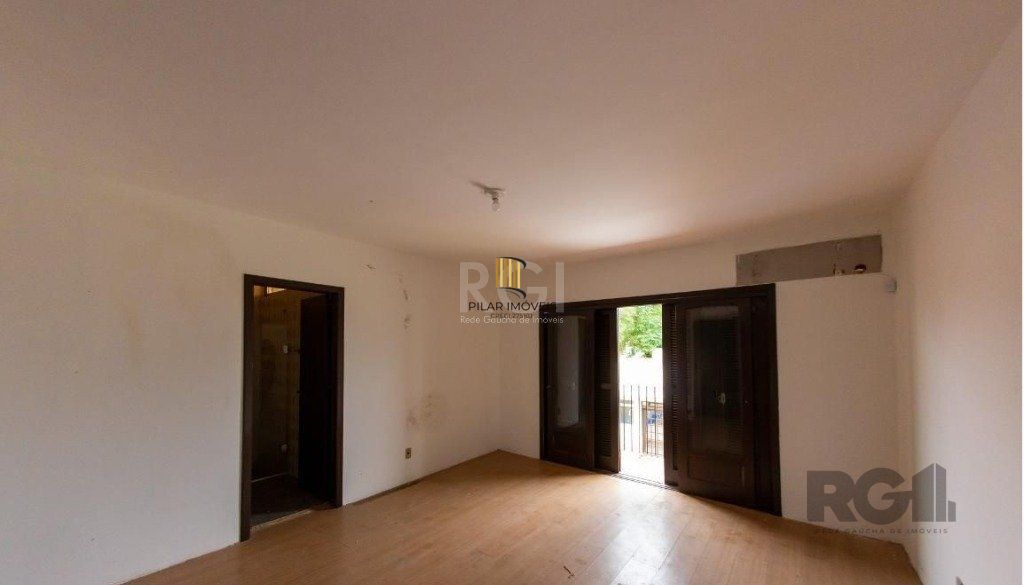Casa para Venda - 450m², 4 dormitórios, sendo 3 suites, 5 vagas - Nonoai