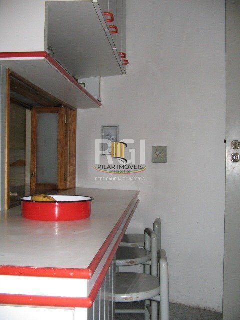 Casa para Venda - 260m², 3 dormitórios, sendo 1 suites, 7 vagas - Nonoai