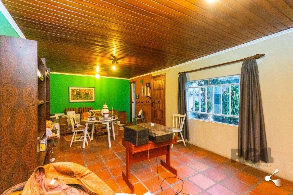 Casa para Venda - 240m², 3 dormitórios, sendo 1 suites, 3 vagas - Cristal