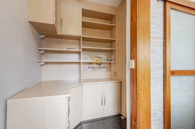 Apartamento à venda em Higienópolis com 236 m², 3 quartos, 1 suíte e 3 vagas.