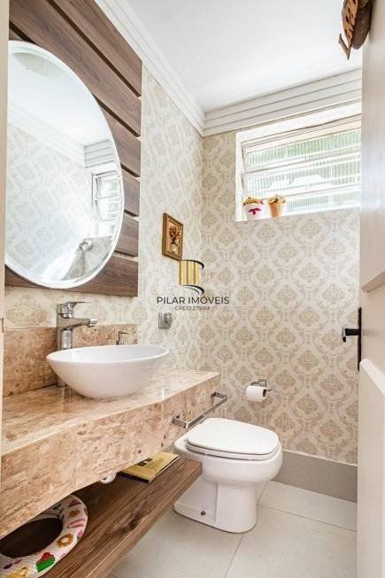 Excelente casa de 264m² com 4 dormitórios no bairro Menino Deus