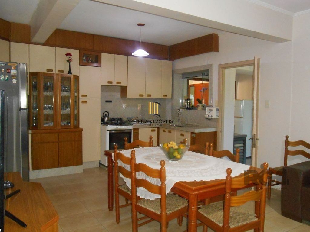 Casa 4 dormitórios no bairro Agronomia