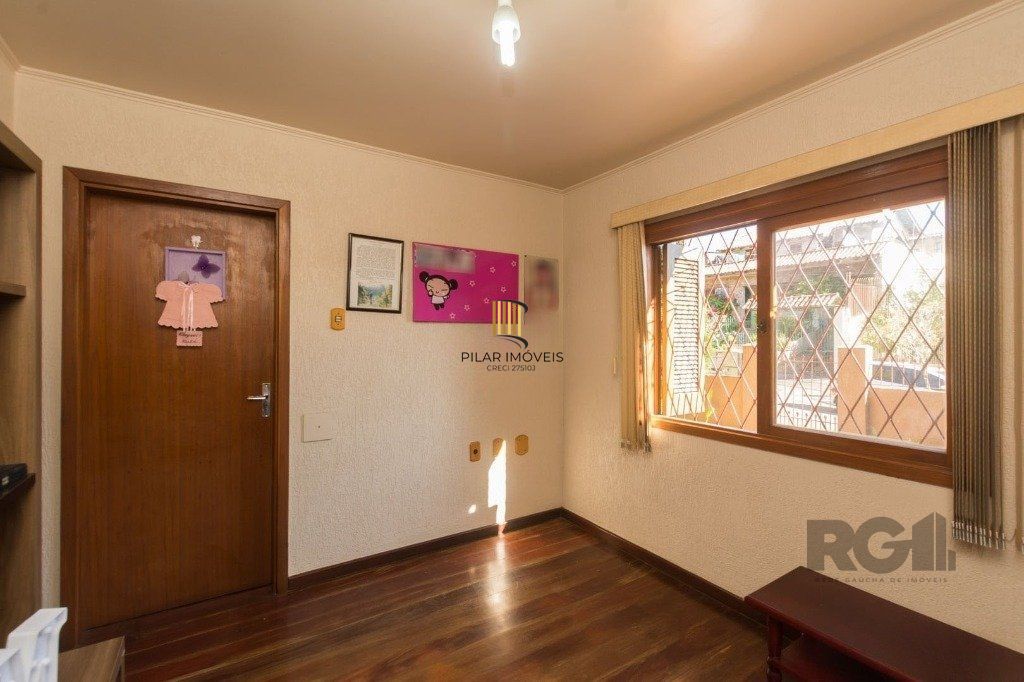 Casa de 4 quartos com 265m², no bairro Cavalhada