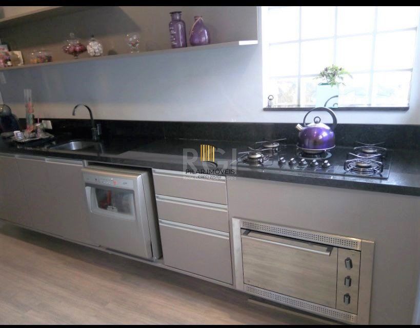 Casa de 67m², 2 dormitórios, 3 vagas no bairro Passo Da Areia