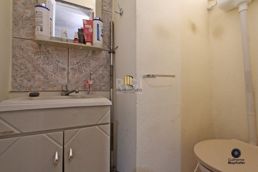 Casa para Venda - 300m², 6 dormitórios, sendo 1 suites, 3 vagas - Menino Deus