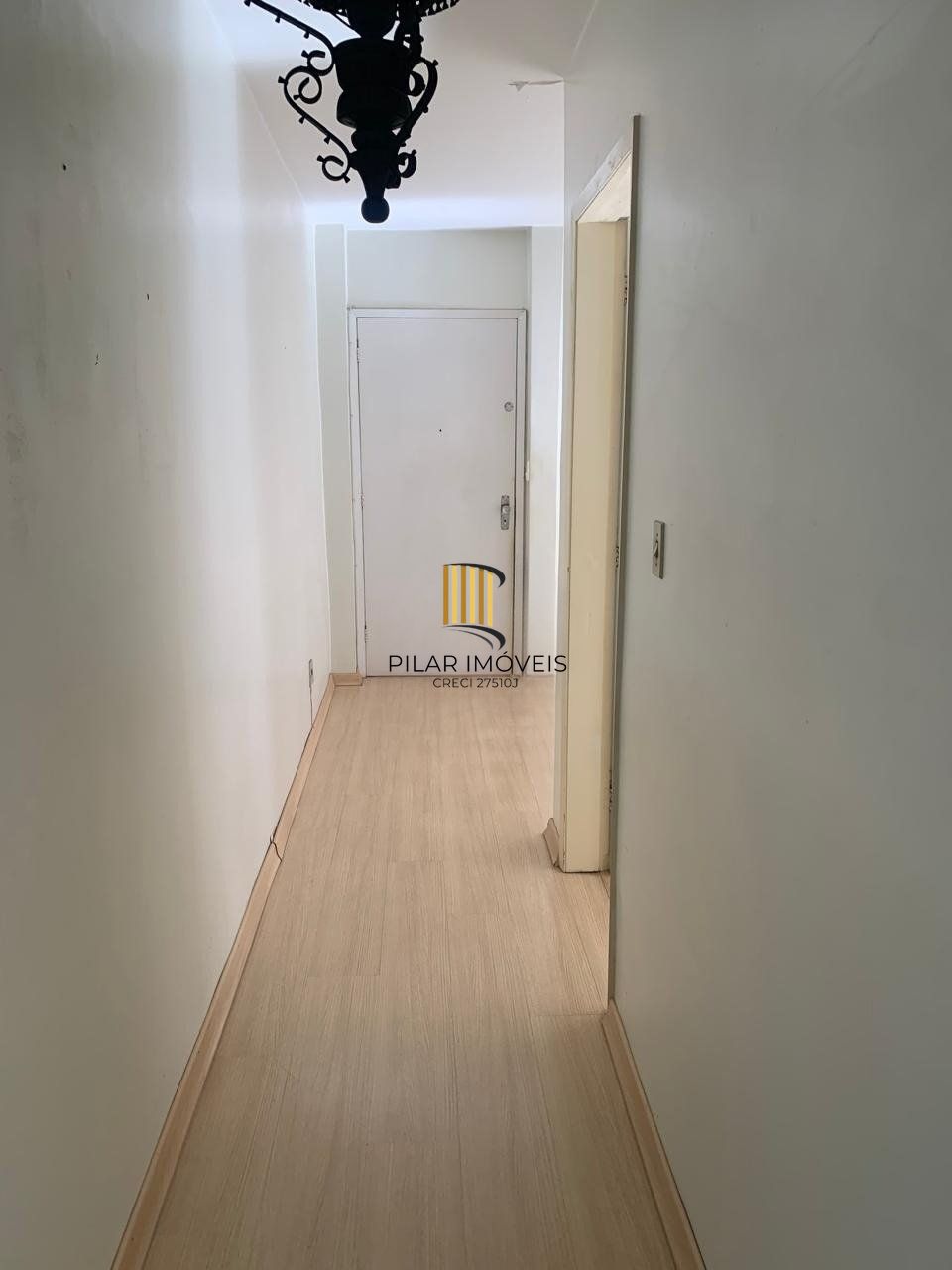 Apartamento de 2 dormitórios á venda no Bairro Passo Da Areia, Porto Alegre.