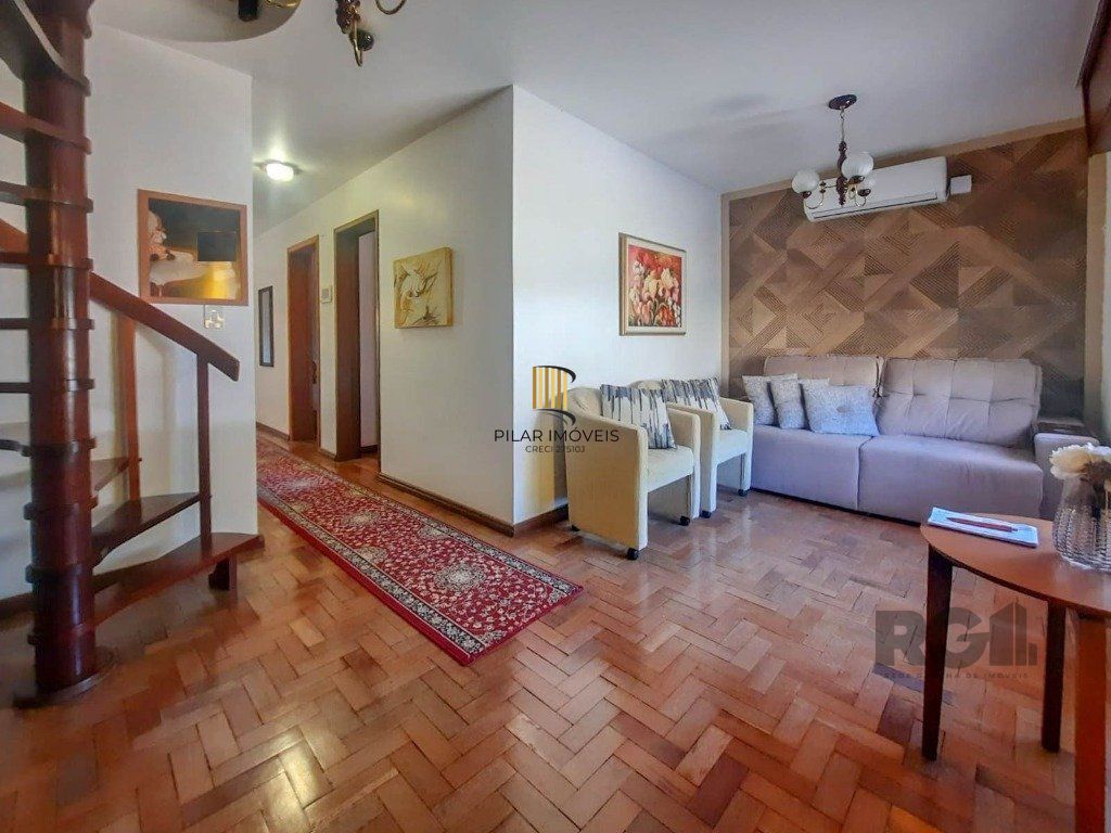 Excelente casa de 240m² com 4 dormitórios e 2 vagas.