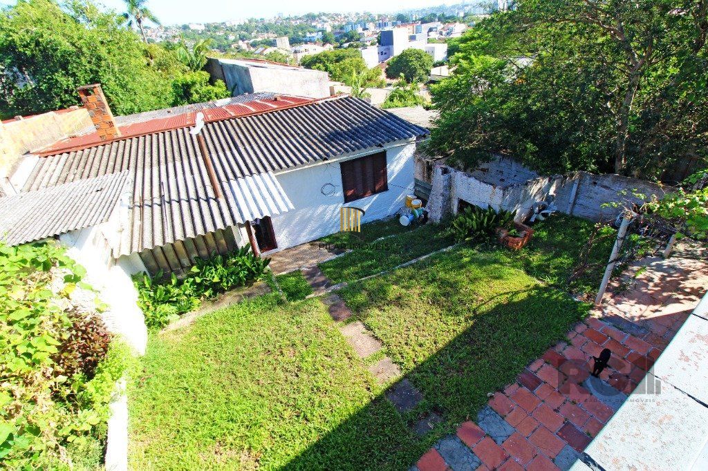 Casa 3 dormitórios no bairro Nonoai