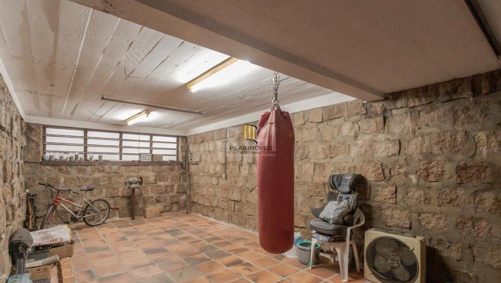 Casa para Venda - 327m², 4 dormitórios, sendo 1 suites, 3 vagas - Chácara das Pedras