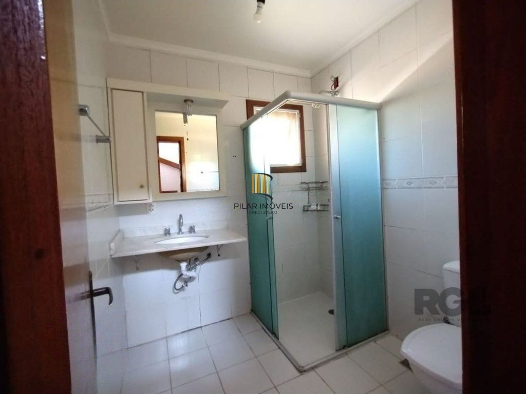 Casa de 3 dormitórios no bairro Ipanema - Porto Alegre