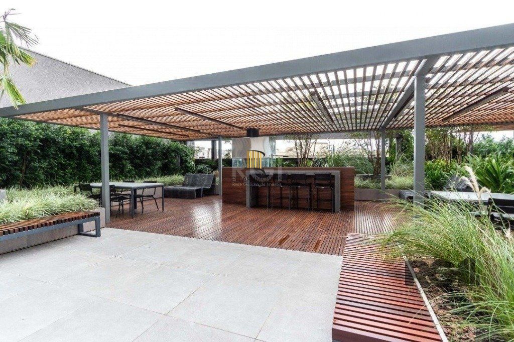 Apartamento 1 dor, 1 vaga coberta, localizado junto ao Bourbon Shopping Teresópolis.