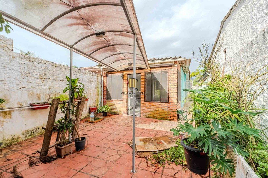 Casa 3 dormitórios no bairro Medianeira