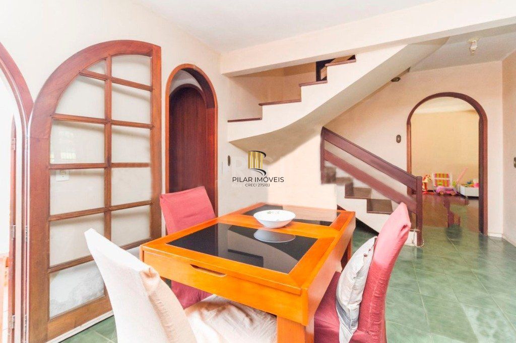 Casa para Venda - 279.1m², 4 dormitórios, sendo 1 suites, 5 vagas - Vila Nova