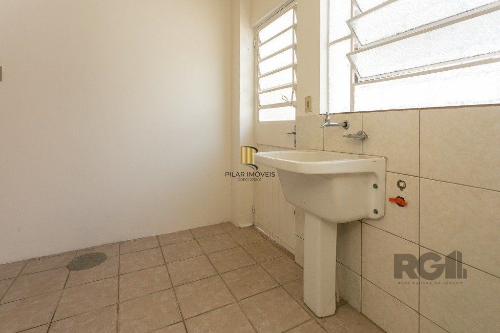 Casa com 5 dormitórios no bairro Jardim Carvalho