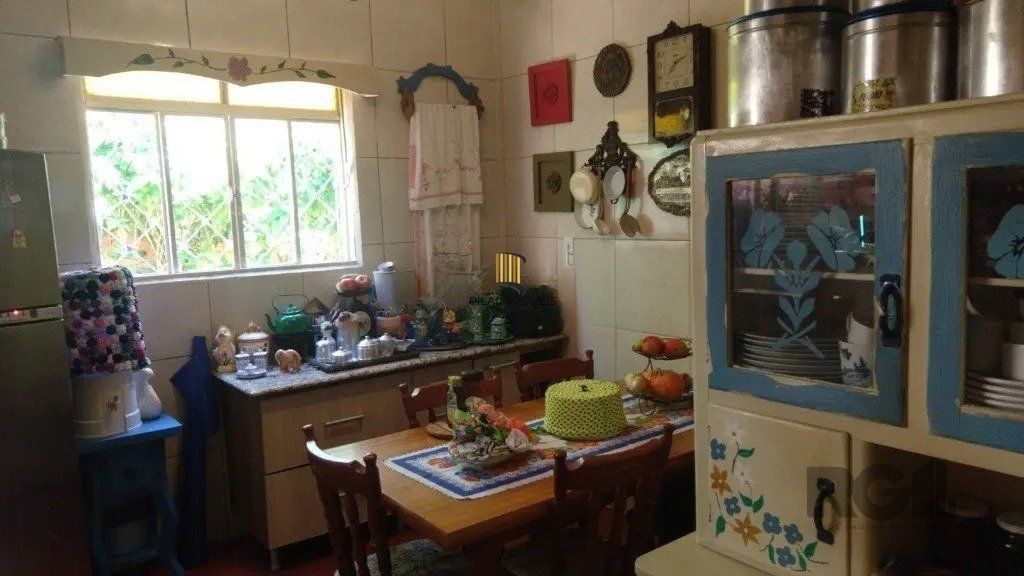 Casa com 3 dormitórios no bairro Sarandi