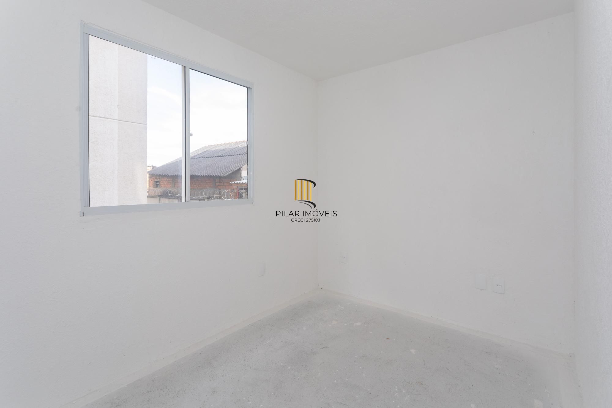 Apartamento á venda de 2 dormitórios no Bairro Protásio Alves.