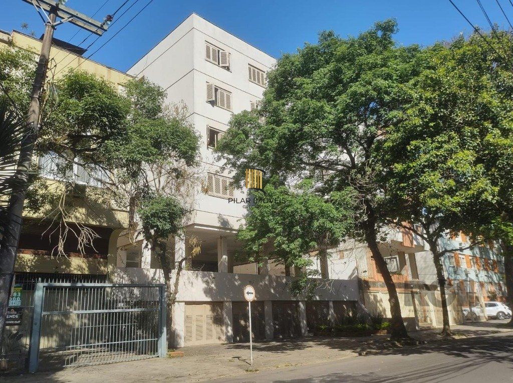 Apartamento semi mobiliado, 67m², 2 dormitórios, 1 vaga no bairro Petrópolis