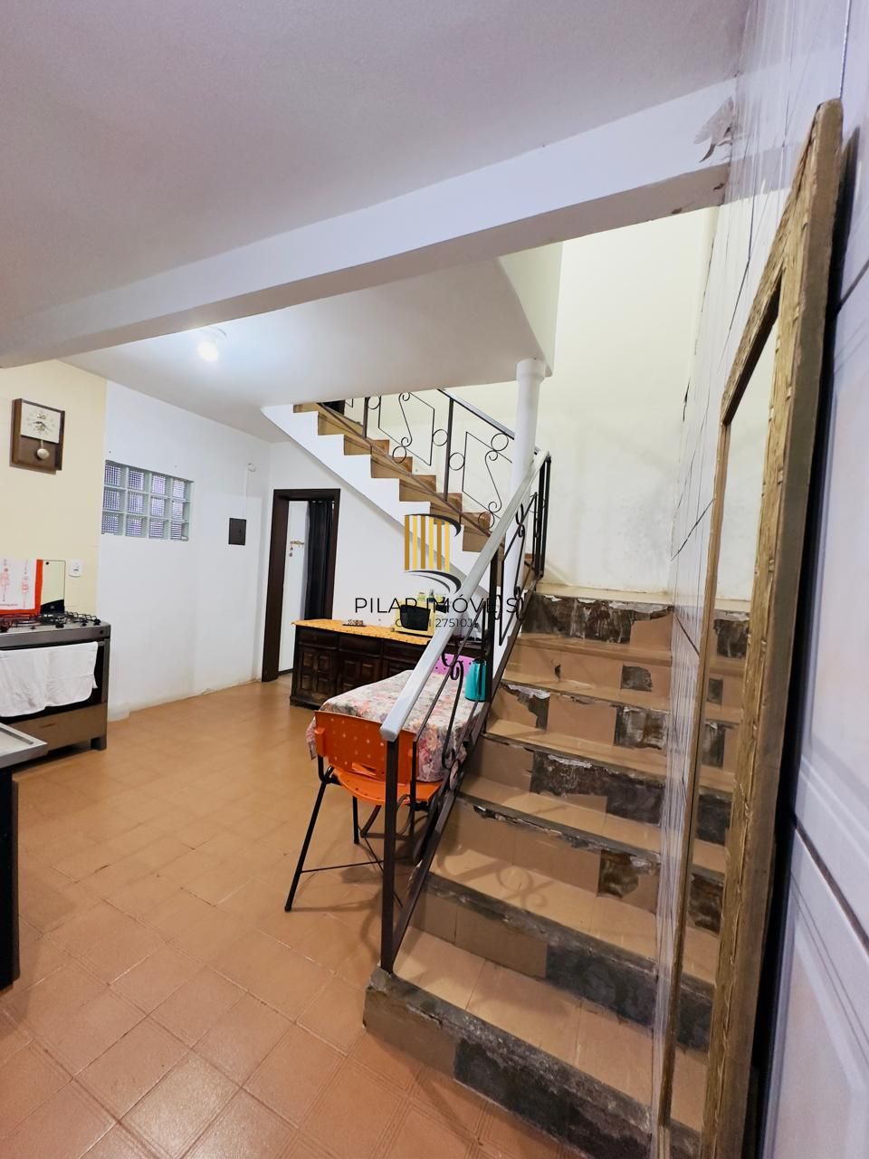 EXCELENTE OPORTUNIDADE DE NEGÓCIO, para Locar ou Morar com a Família. Terreno de 11,00 x 17,60 Com 01 sobrado de 3 dormitório... E outra em madeira 2 dormitórios.