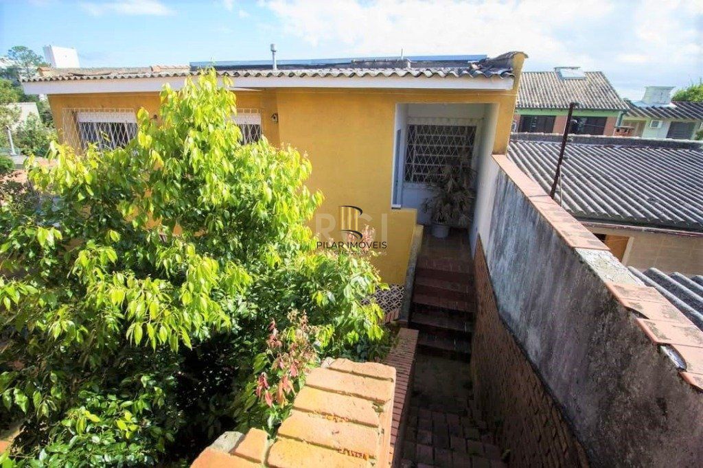 Casa para Venda - 287m², 3 dormitórios, sendo 2 suites, 4 vagas - Nonoai