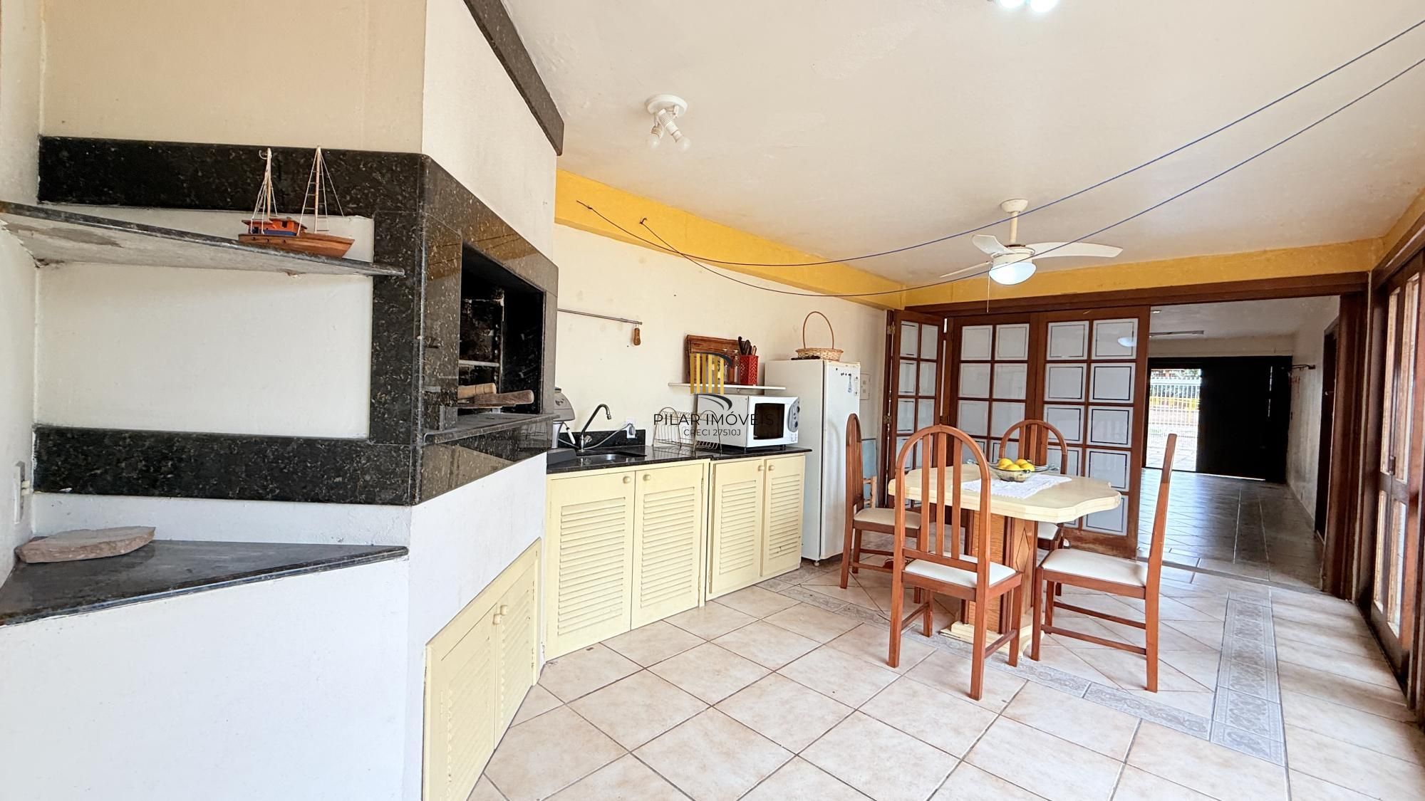 Casa para Venda - 260m², 4 dormitórios, sendo 1 suites, 4 vagas - Nonoai