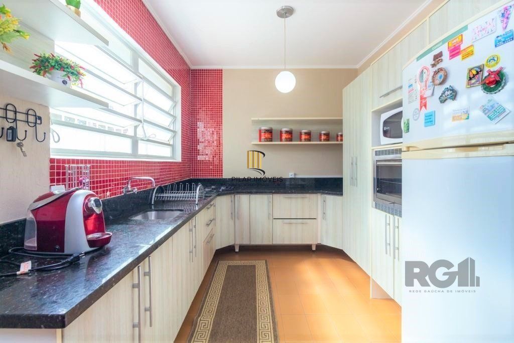 Casa de 380m², bairro Guarujá