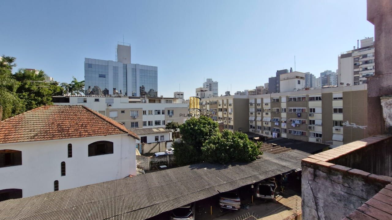 Apartamento com 2 dormitórios e garden na Rua Ijuí, pronto para reformar