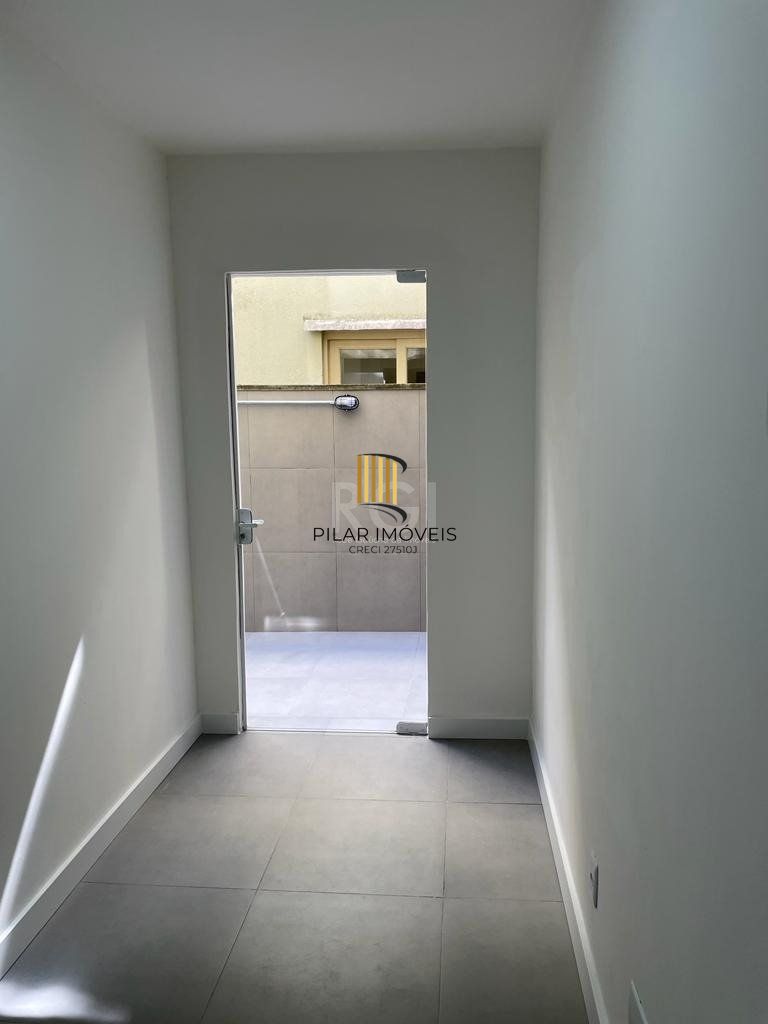 Apartamento térreo - 1 suíte, pátio e lavabo no bairro Petrópolis