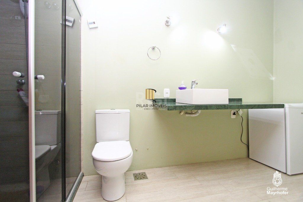 Casa para Venda - 500m², 5 dormitórios, sendo 2 suites, 5 vagas - Menino Deus