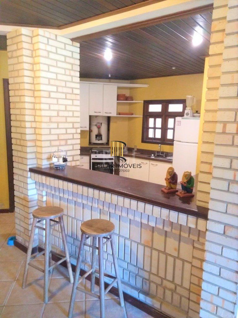 Casa para Venda - 219m², 3 dormitórios, sendo 1 suites, 4 vagas - Menino Deus