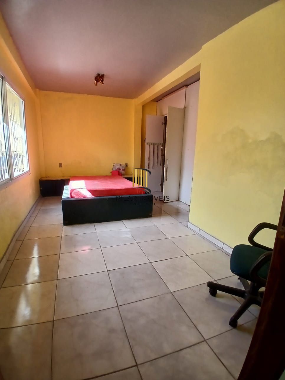 Ampla casa com patio no bairro Rubem Berta .