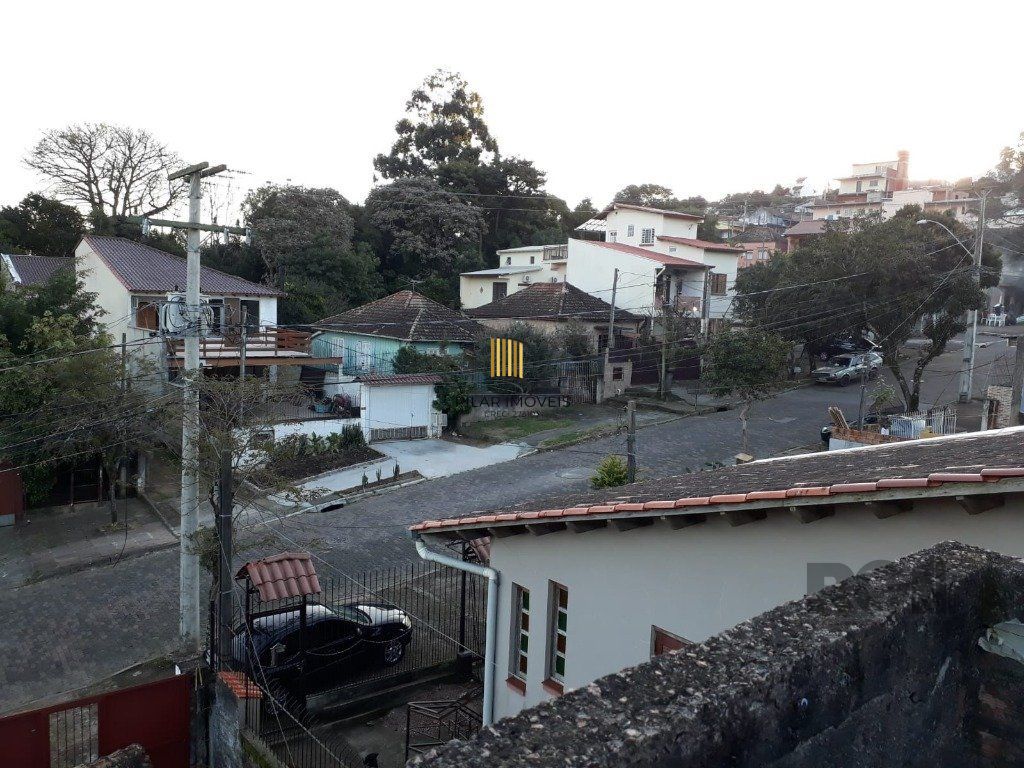 Casa 4 dormitórios no bairro Nonoai