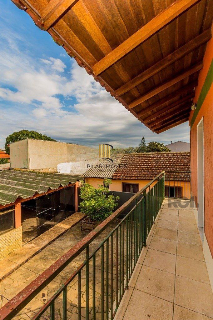 Casa de 4 dormitórios no bairro Espírito Santo