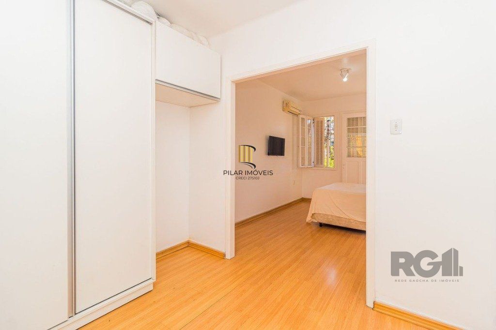 Casa com 99,73m², 2 dormitórios, 2 vagas no bairro Floresta