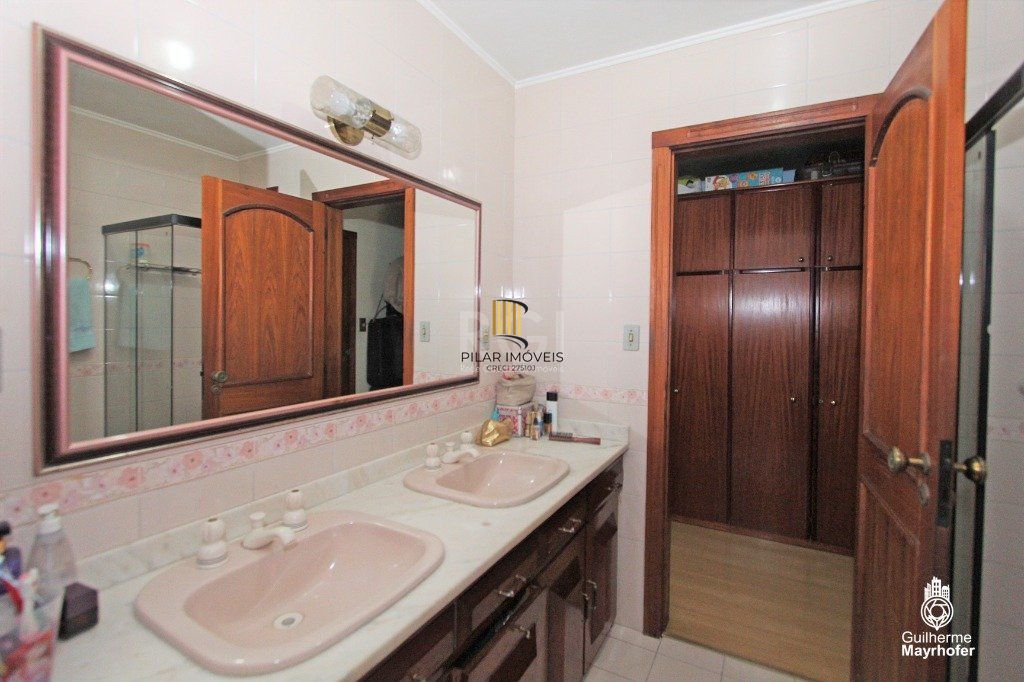 Casa para Venda - 326m², 3 dormitórios, sendo 3 suites, 4 vagas - Glória
