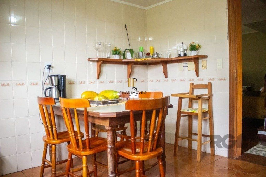 Casa 298m² - 4 dormitórios, 3 vagas na Zona Norte