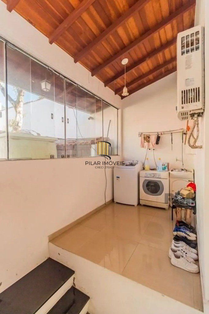 Casa com 3 dormitórios no bairro Cascata, Porto Alegre
