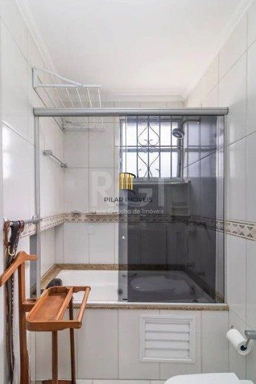 Apartamento 100m² no bairro Farroupilha - semi mobiliado, 3 dormitórios, 1 suíte e 1 vaga