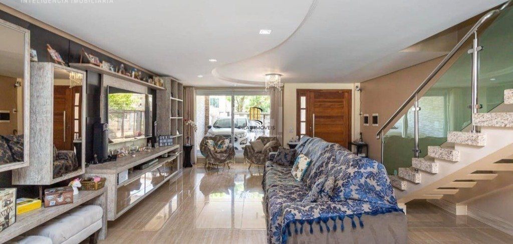 Excelente casa com 3 dormitórios e piscina