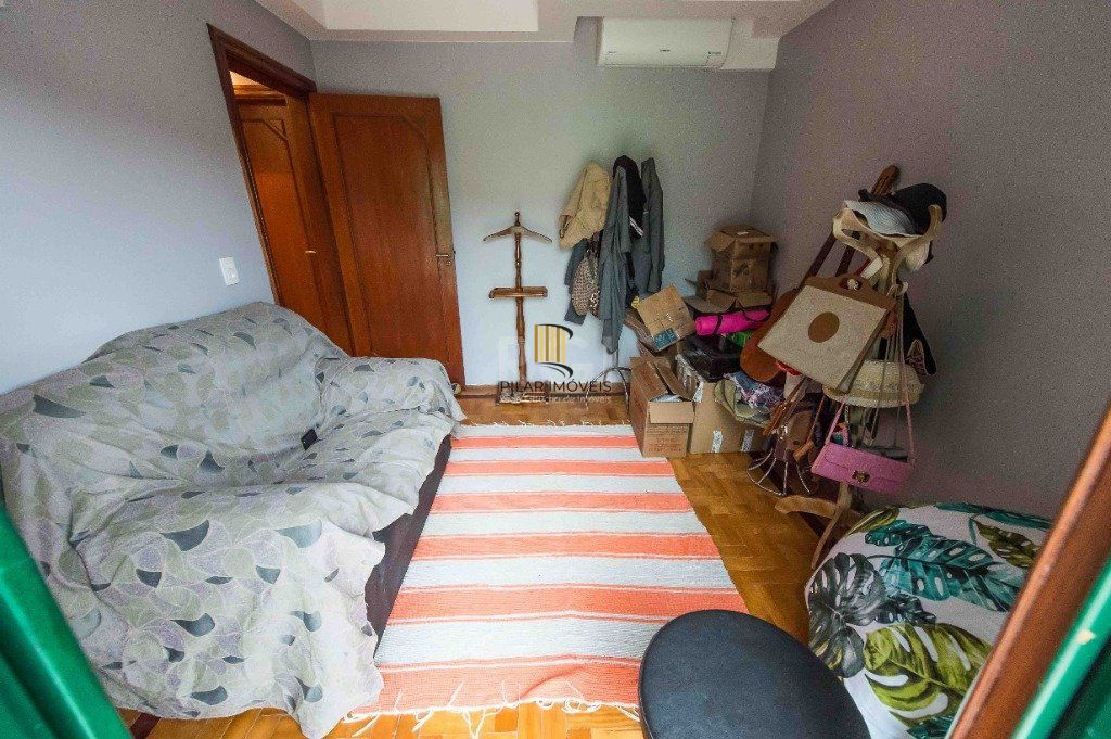 Casa para Venda - 317m², 5 dormitórios, sendo 1 suites, 2 vagas - Teresópolis