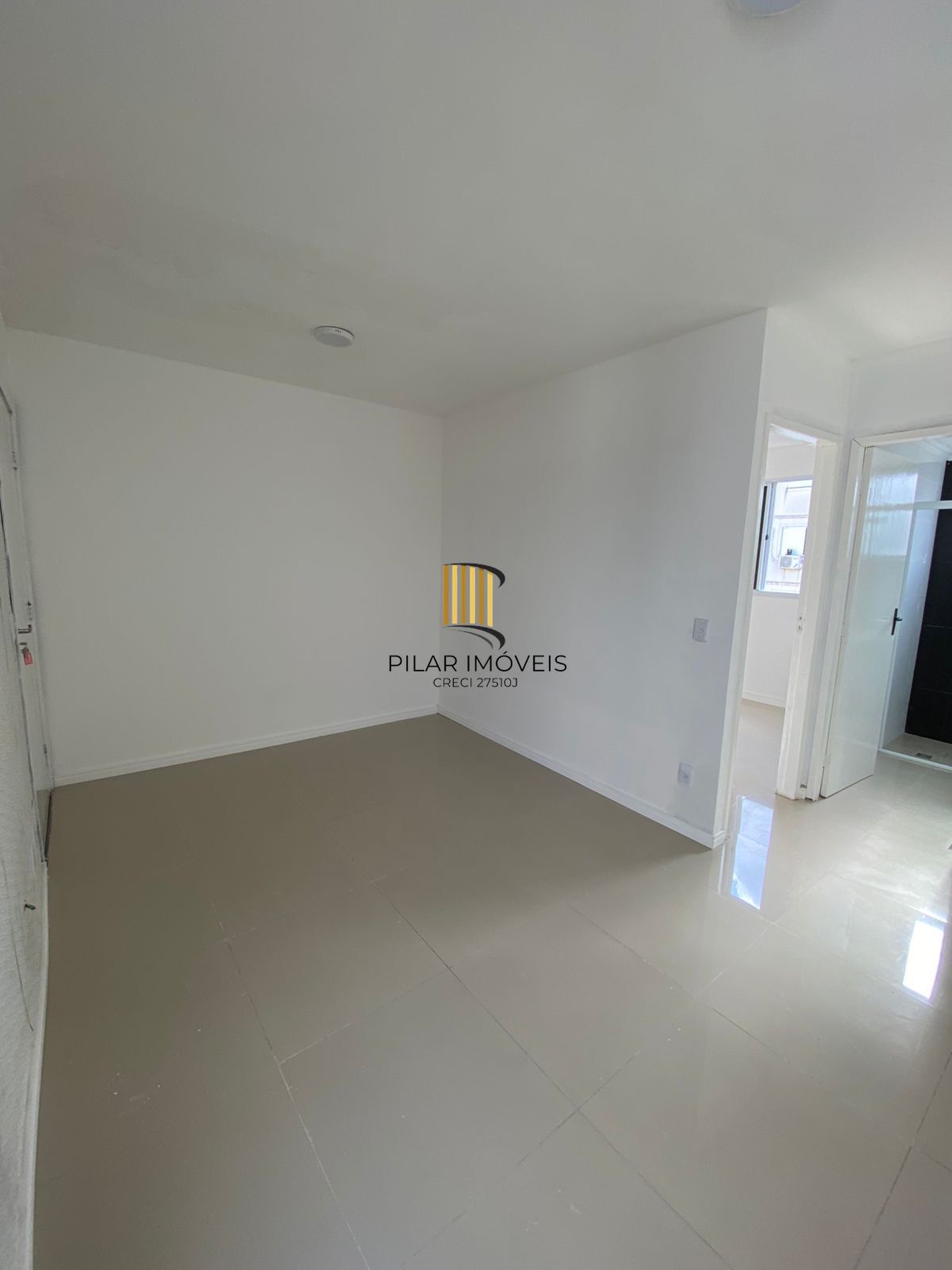 Apartamento de 2 dormitorios á venda no Bairro Vila Nova.